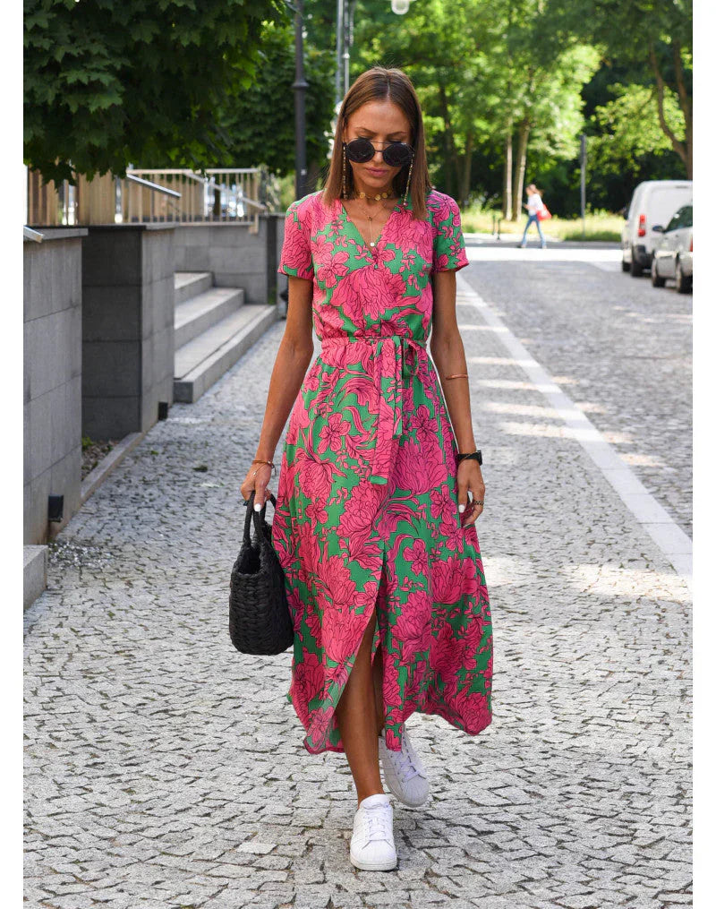 JULIA – Elegant Dress with a Sweetheart Neckline and Sculpting Silhouette