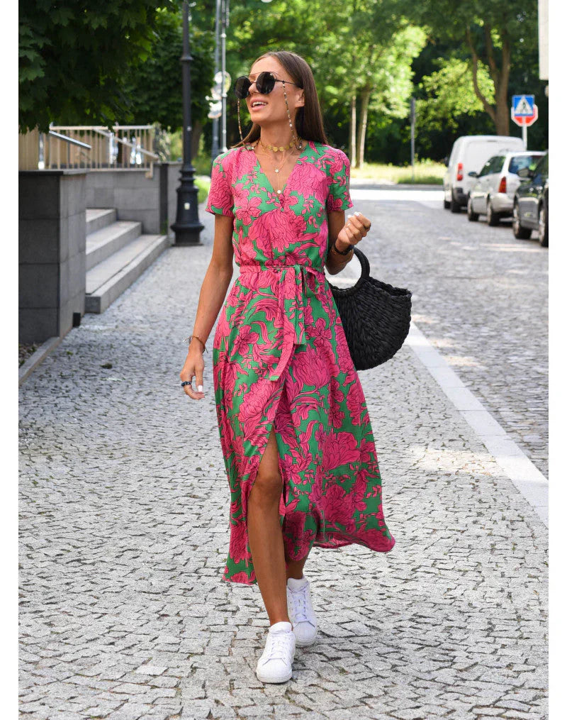 JULIA – Elegant Dress with a Sweetheart Neckline and Sculpting Silhouette