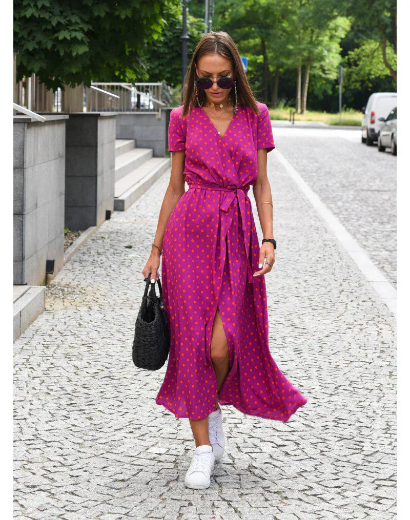 JULIA – Elegant Dress with a Sweetheart Neckline and Sculpting Silhouette