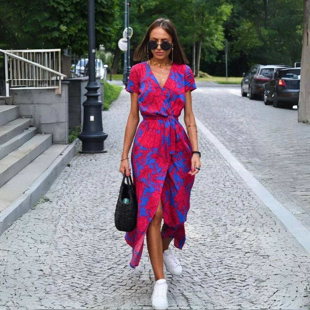 JULIA – Elegant Dress with a Sweetheart Neckline and Sculpting Silhouette