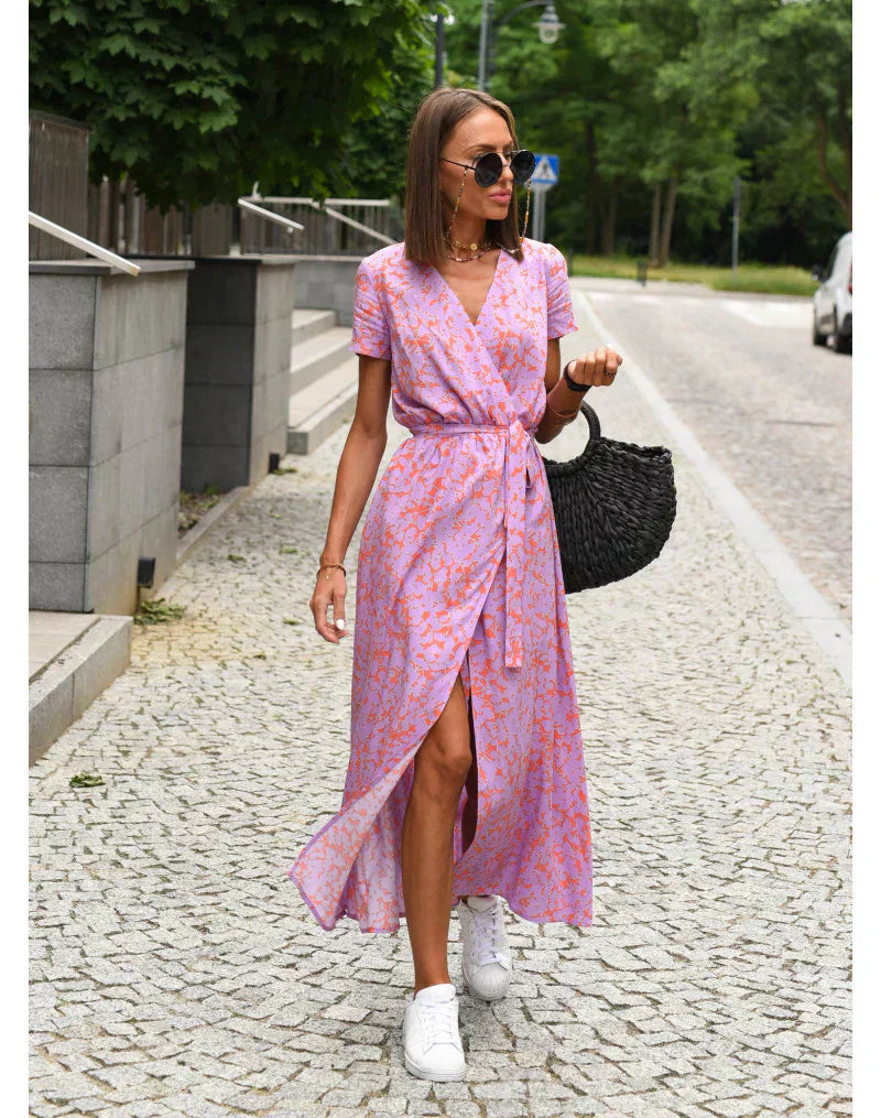 JULIA – Elegant Dress with a Sweetheart Neckline and Sculpting Silhouette
